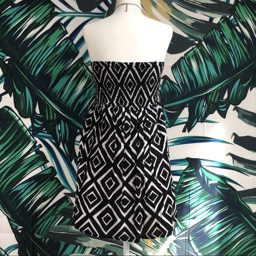 NWOT 🏝VACATION READY!🏝 Strapless B & W Dress - Picture 5 of 8